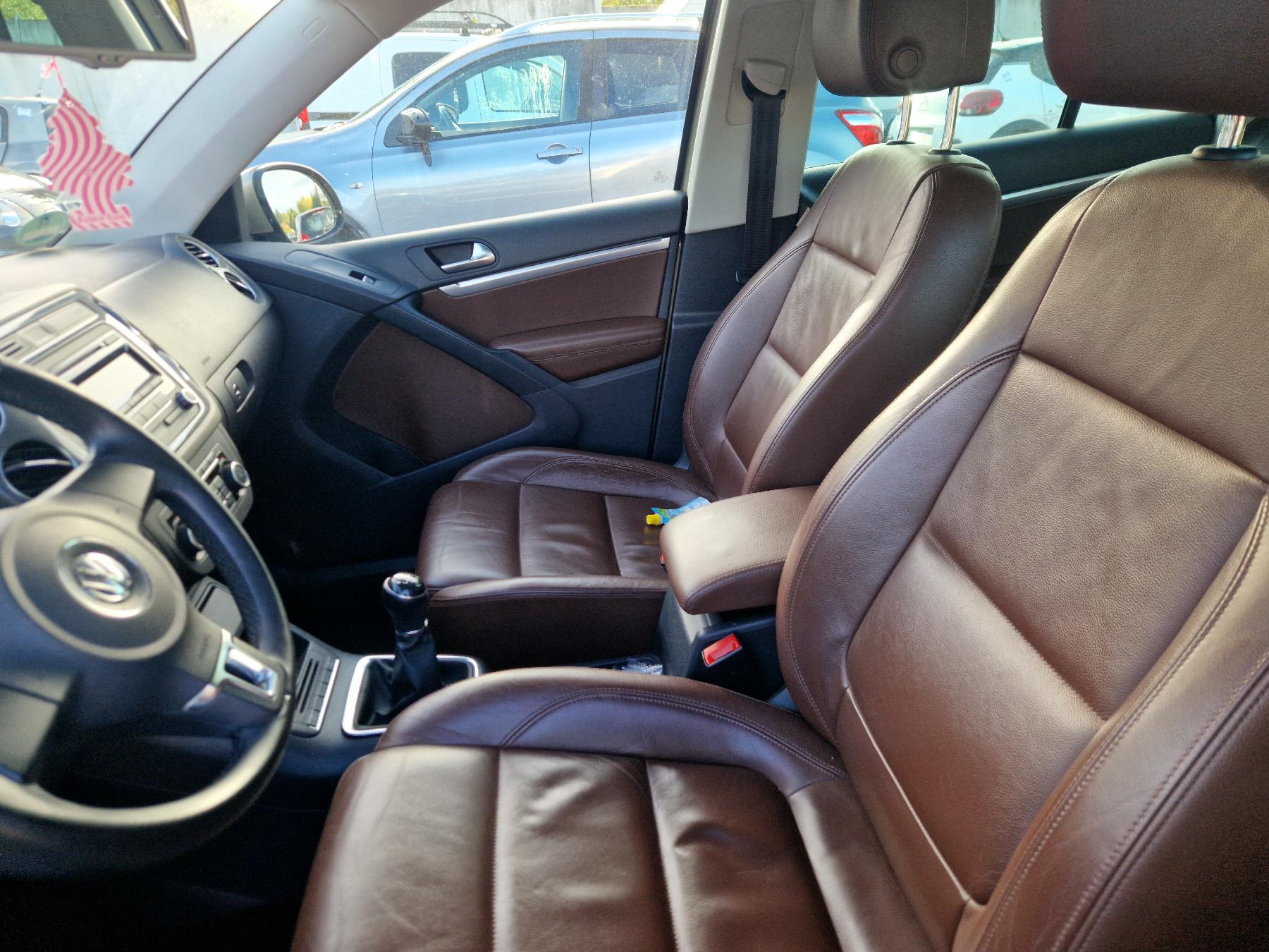 VOLKSWAGEN TIGUAN 1