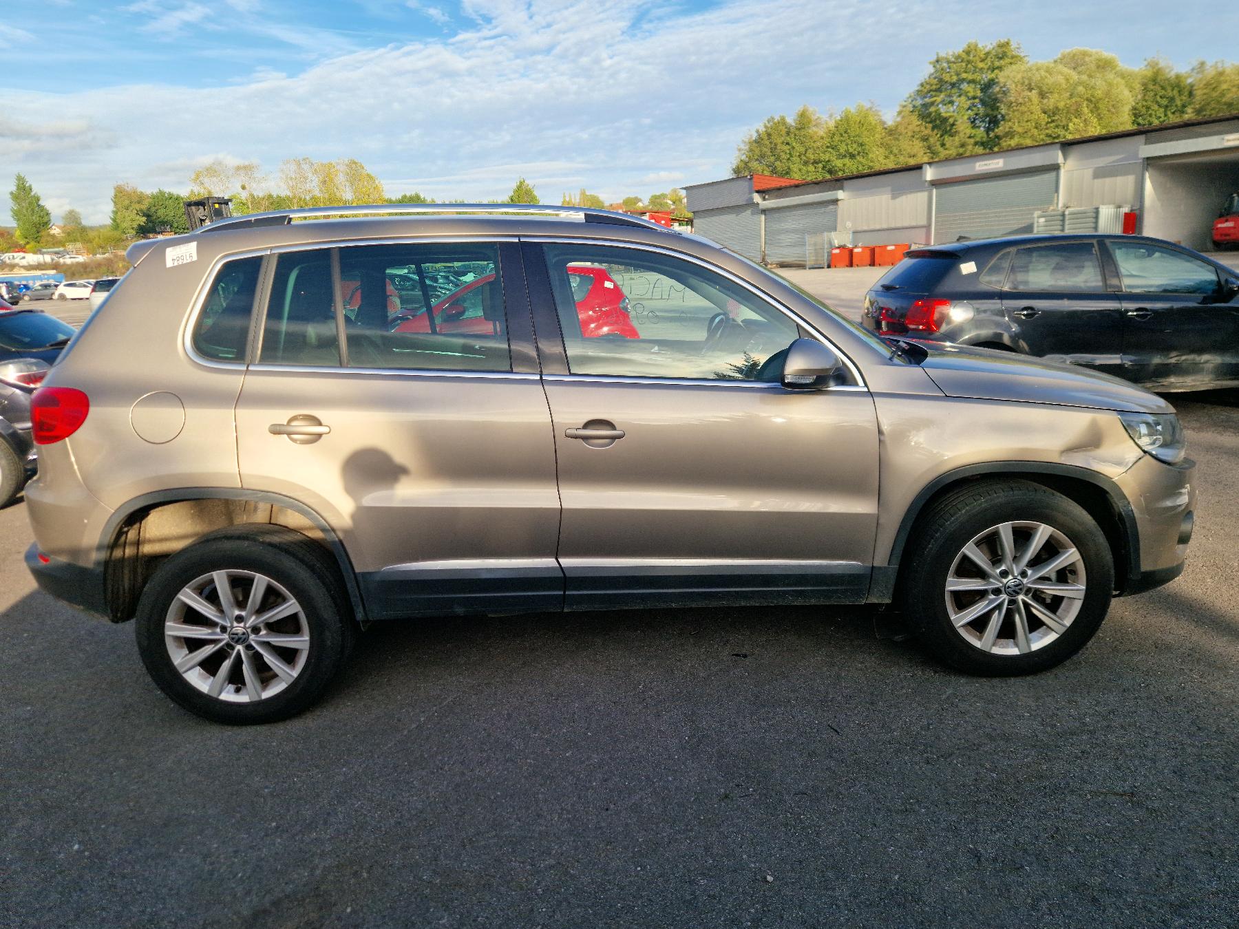 VOLKSWAGEN TIGUAN 1