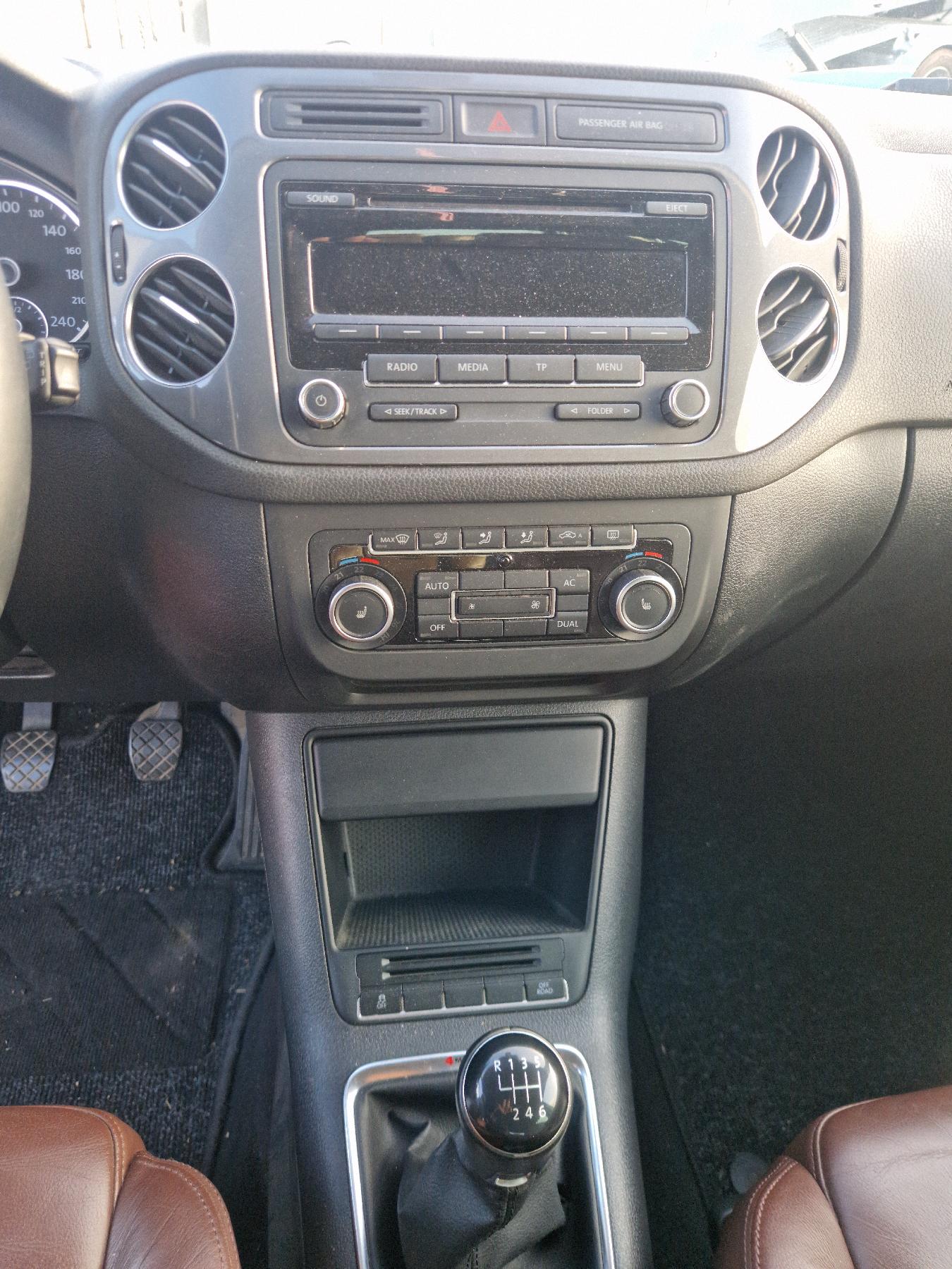 VOLKSWAGEN TIGUAN 1