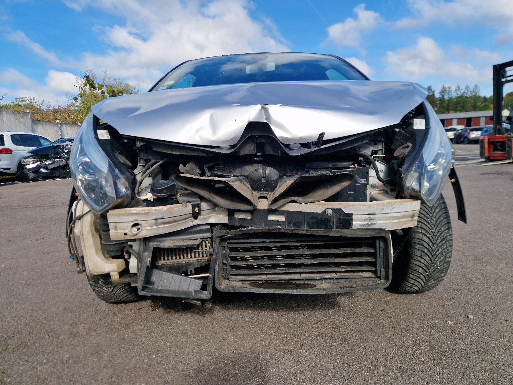Attelage (boule de remorquage) pour RENAULT CAPTUR 1 PHASE 1 Attelage (boule de remorquage) pour RENAULT CAPTUR 1 PHASE 1