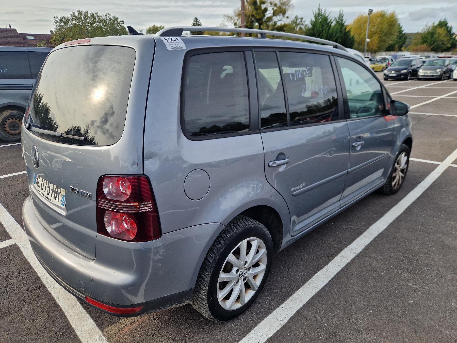 VOLKSWAGEN TOURAN 1