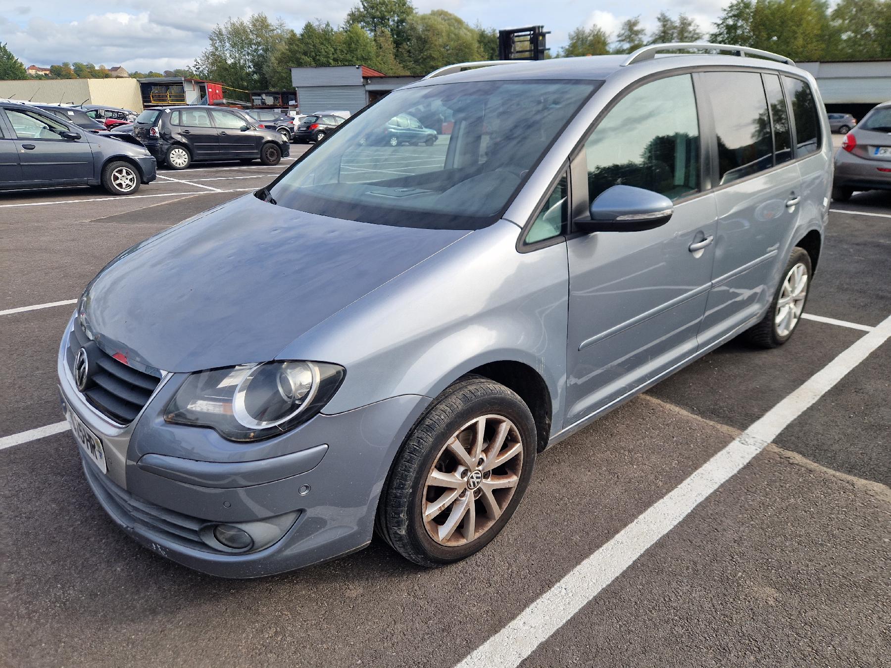 VOLKSWAGEN TOURAN 1