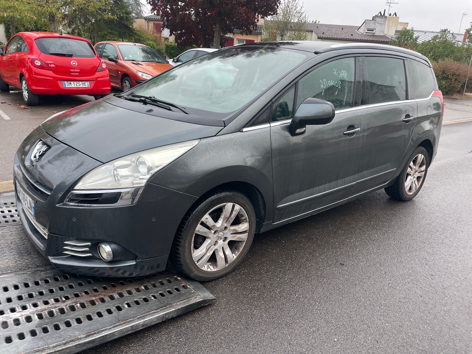 PEUGEOT 5008 1