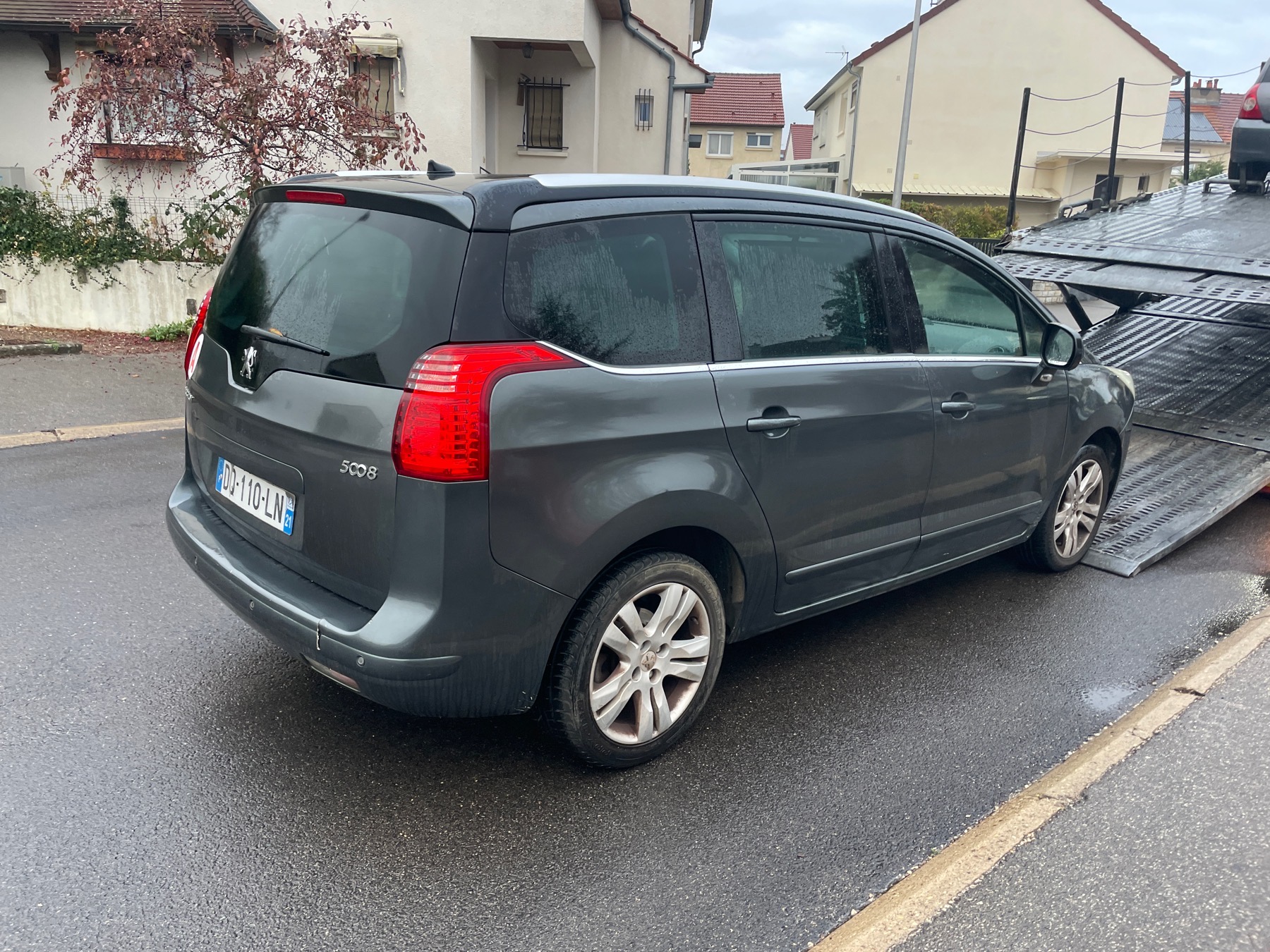 PEUGEOT 5008 1