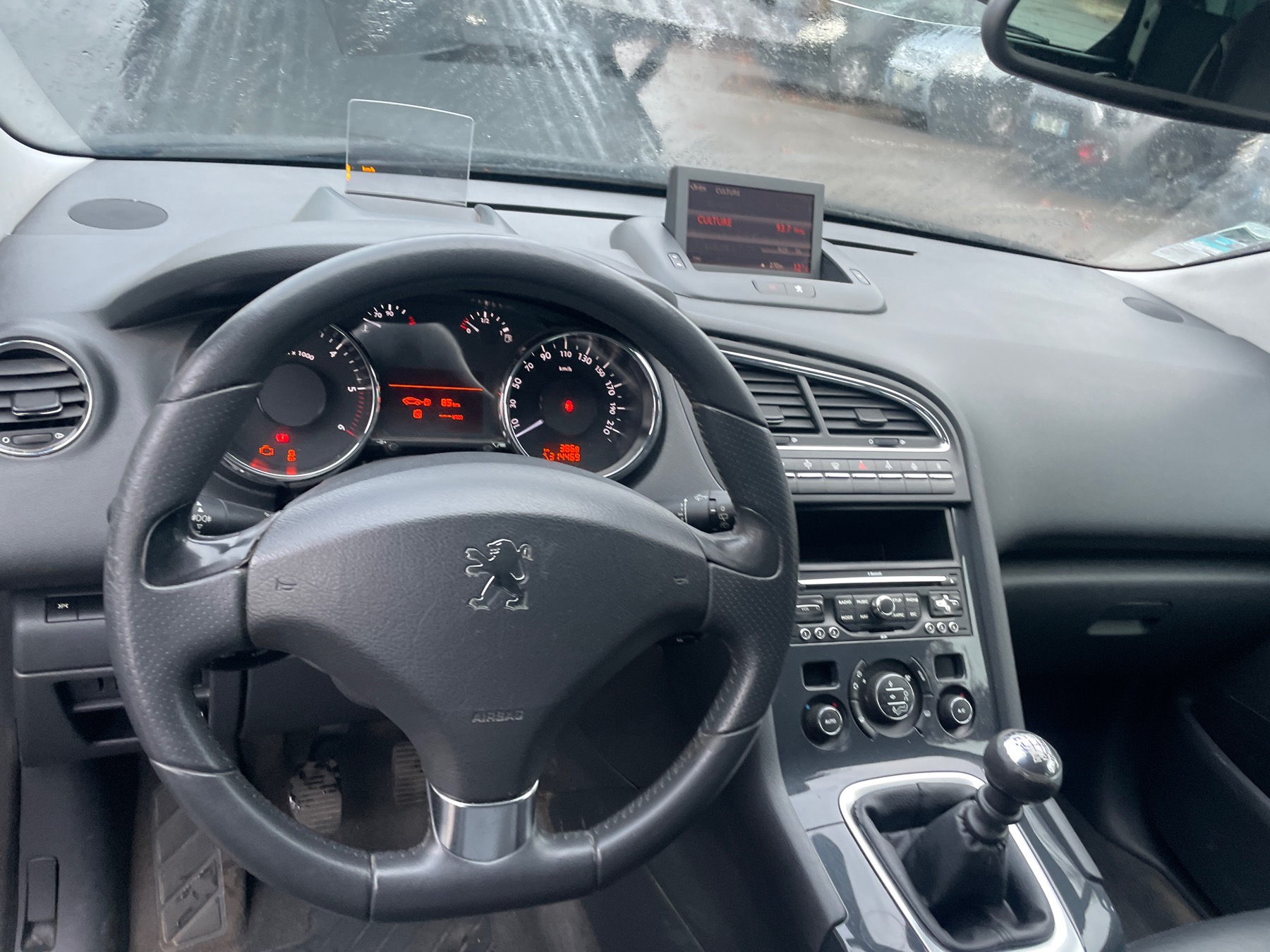 PEUGEOT 5008 1