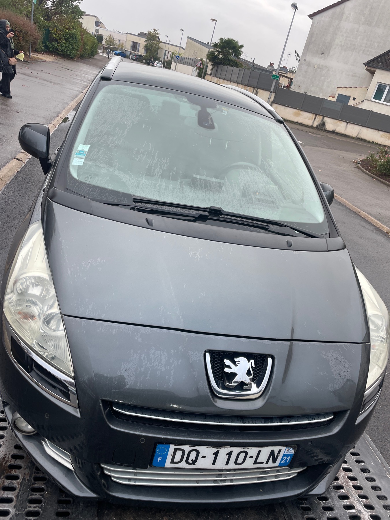 PEUGEOT 5008 1