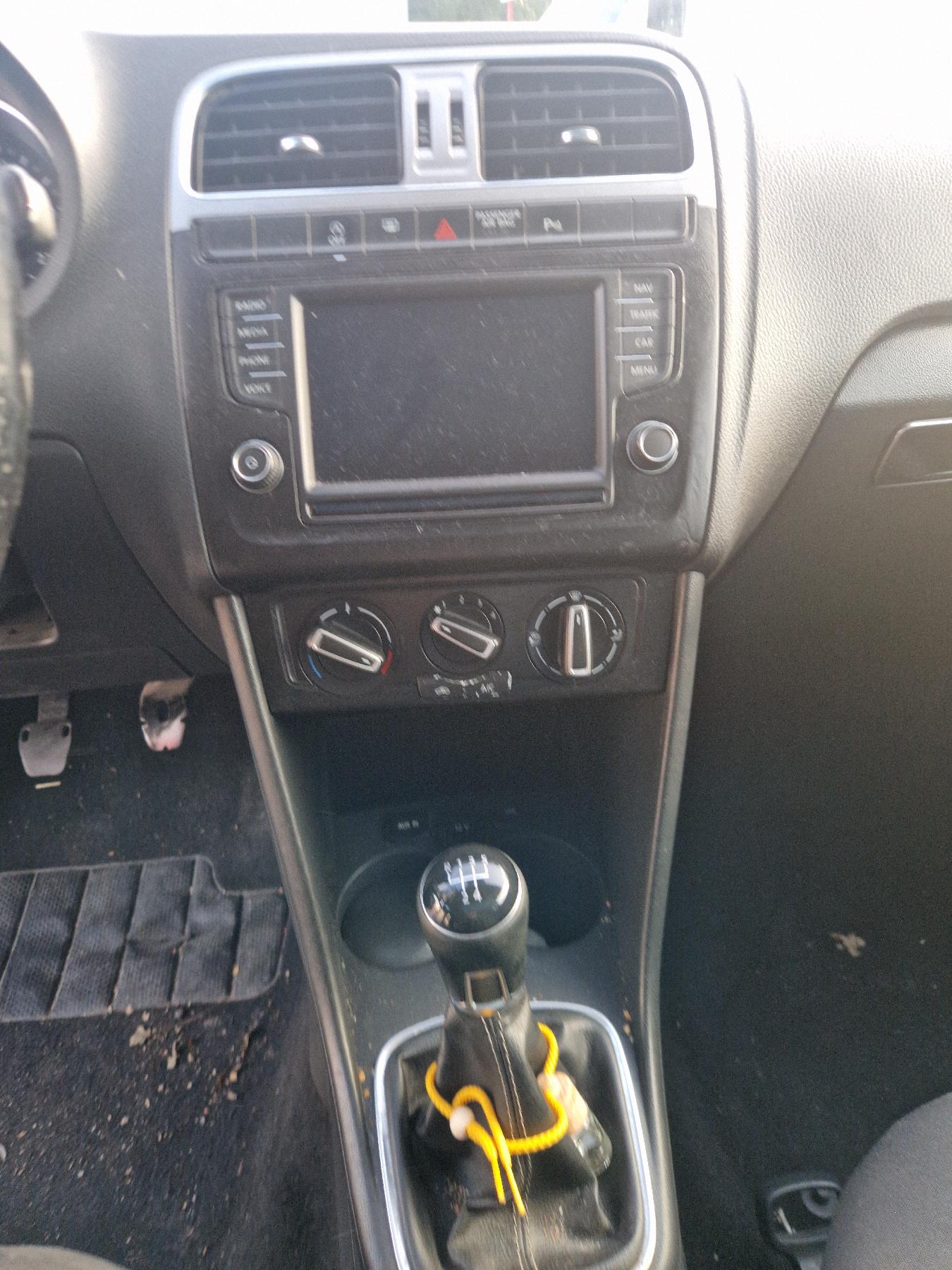 VOLKSWAGEN POLO 5