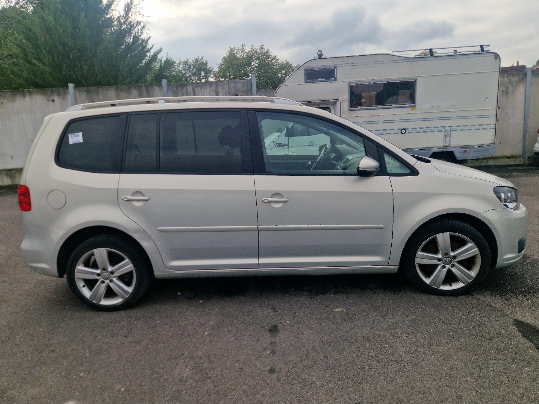 VOLKSWAGEN TOURAN 2