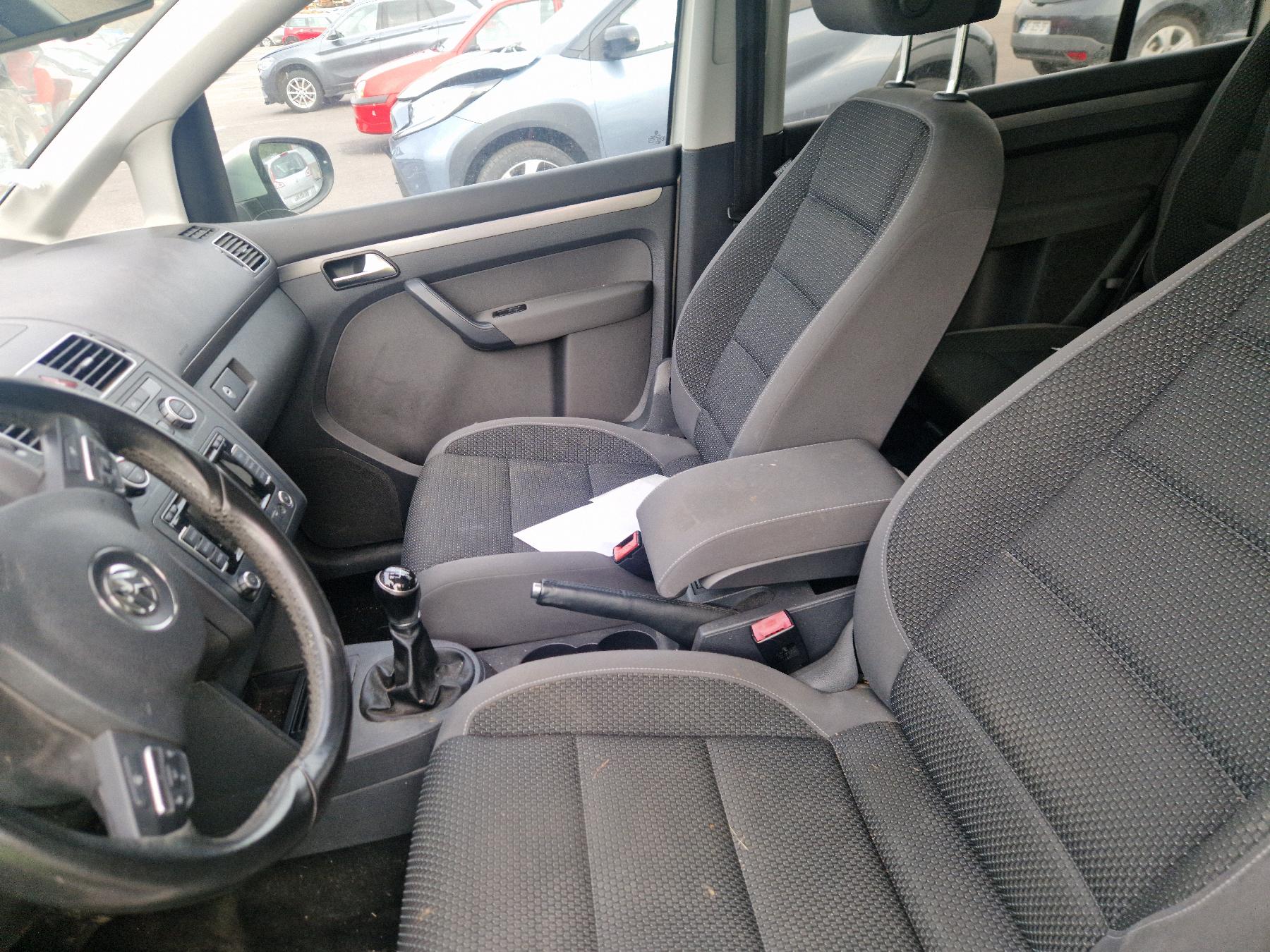 VOLKSWAGEN TOURAN 2