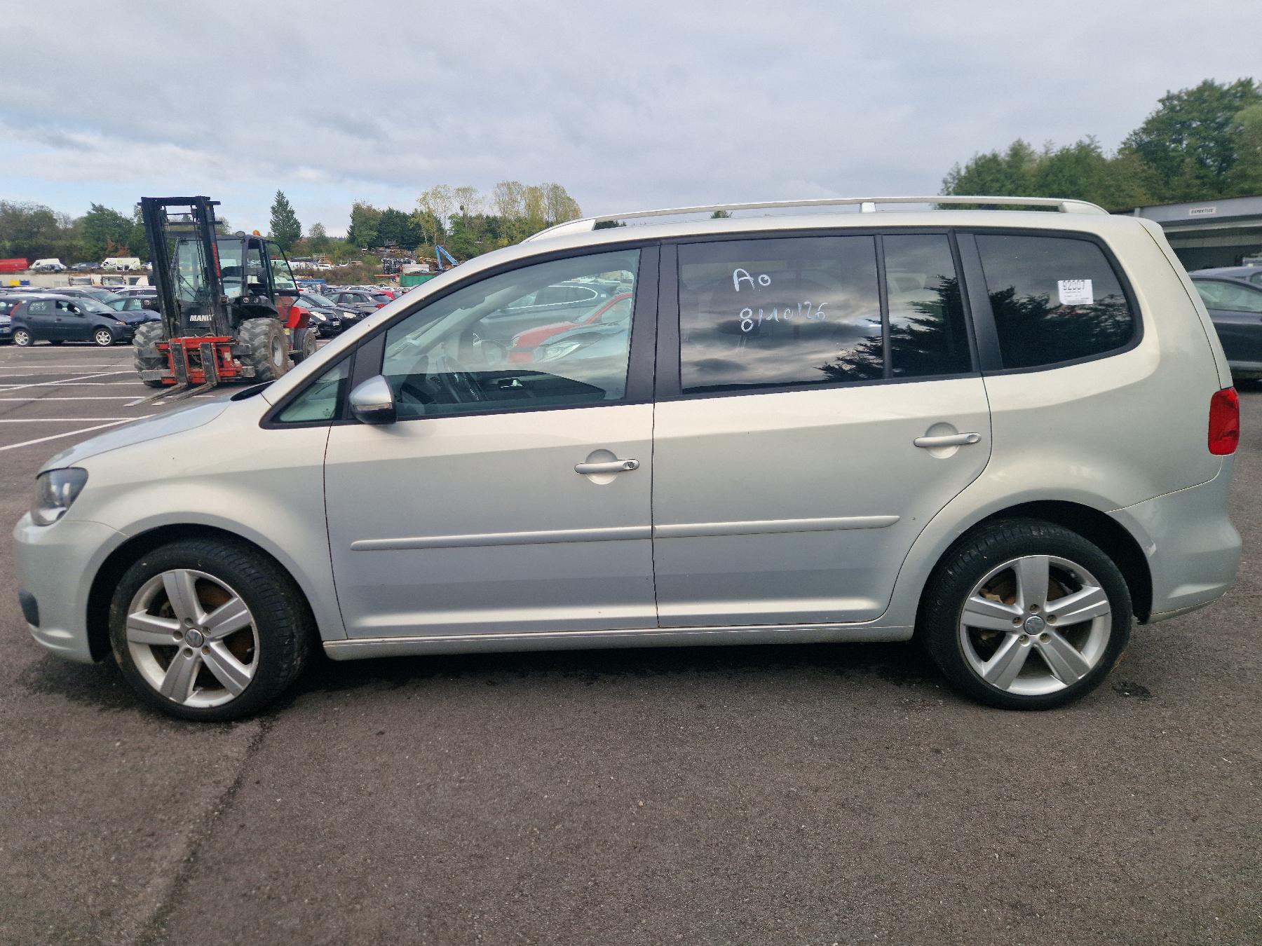 VOLKSWAGEN TOURAN 2