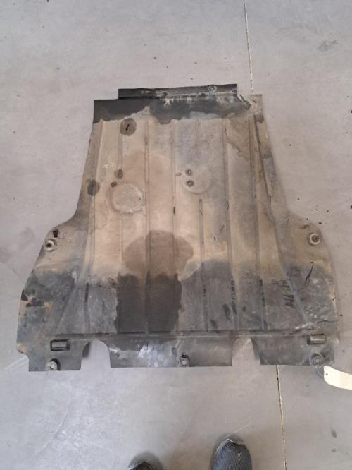 Image Cache sous moteur - RENAULT GRAND MODUS