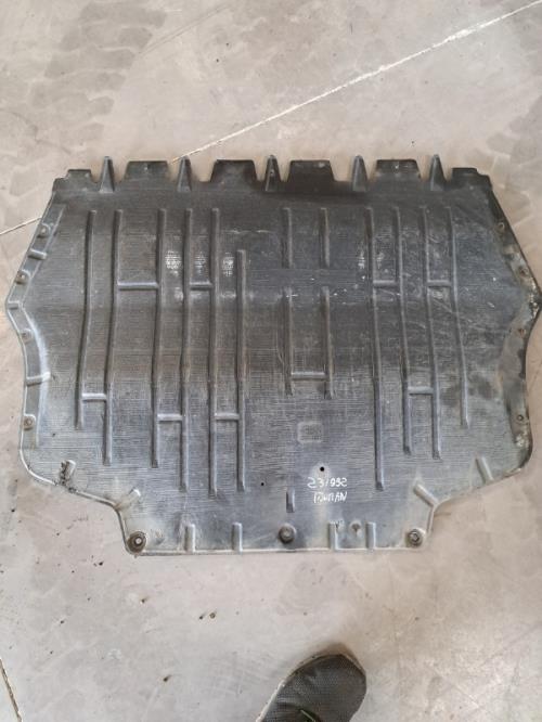 Image Cache sous moteur - VOLKSWAGEN TOURAN 1