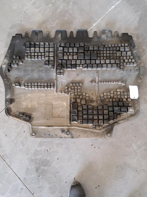 Image Cache sous moteur - VOLKSWAGEN TOURAN 1