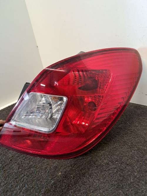 Image Feu arriere principal droit (feux) - OPEL CORSA D
