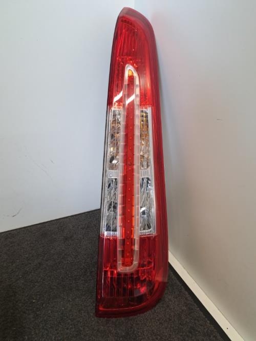 Image Feu arriere principal droit (feux) - FORD C-MAX 1