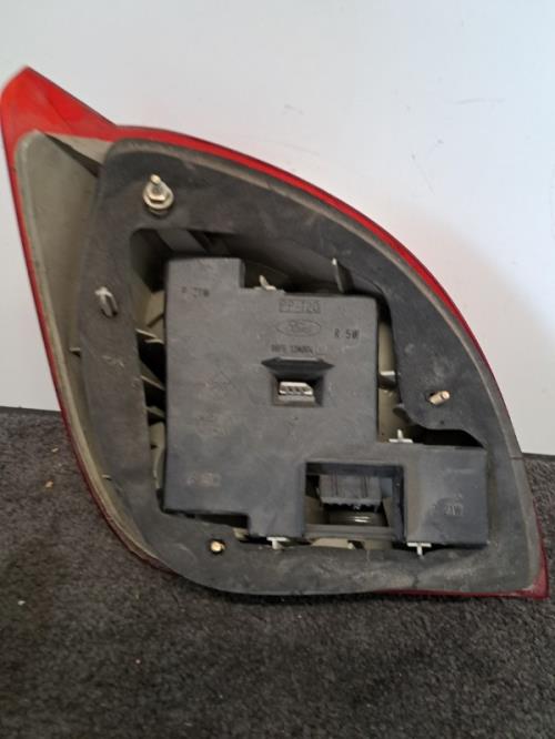 Image Feu arriere principal droit (feux) - FORD FIESTA 4