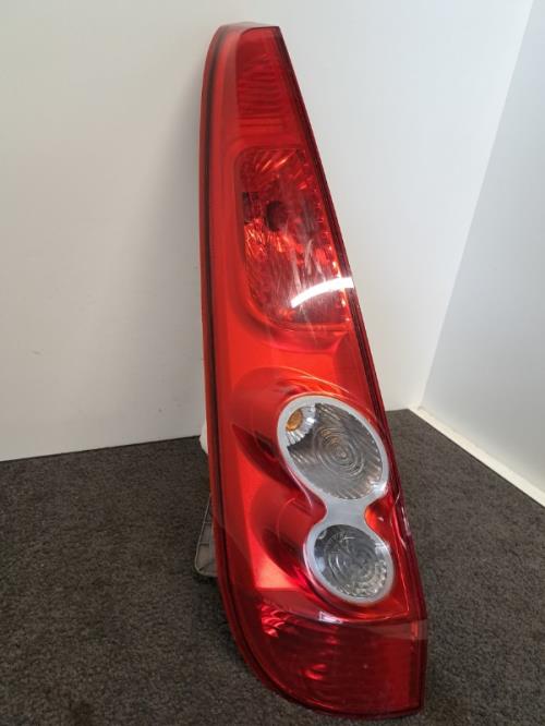 Image Feu arriere principal gauche (feux) - FORD FIESTA 5