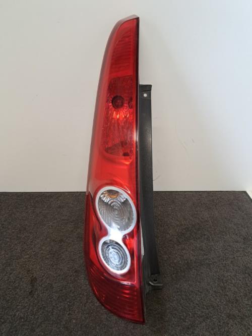 Image Feu arriere principal gauche (feux) - FORD FIESTA 5