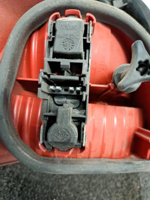 Image Feu arriere principal droit (feux) - RENAULT VEL SATIS