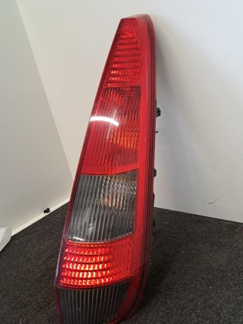 Image Feu arriere principal droit (feux) - FORD FIESTA 5