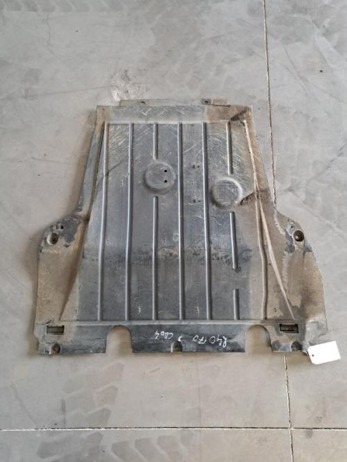 Image Cache sous moteur - RENAULT CLIO 4