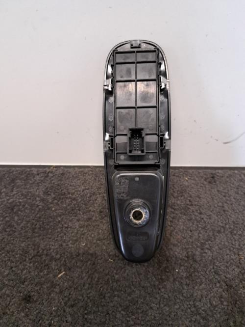 Image Interrupteur de leve vitre avant gauche - FIAT 500L