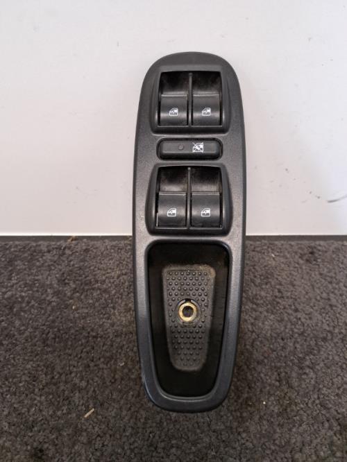 Image Interrupteur de leve vitre avant gauche - FIAT 500L