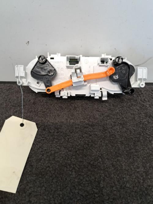Image Commande chauffage - PEUGEOT 208 1