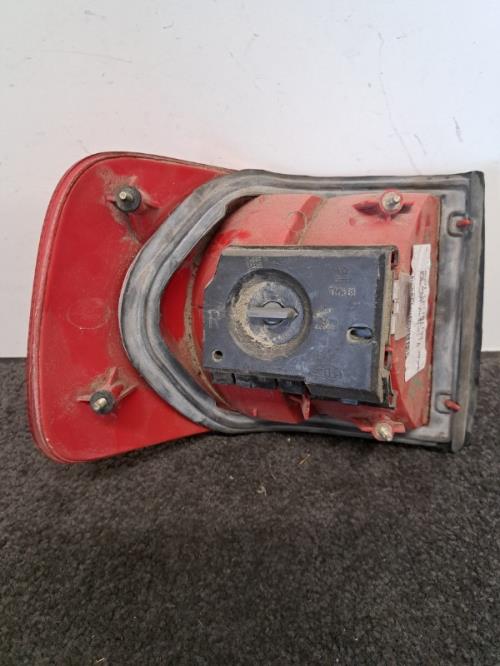 Image Feu arriere principal droit (feux) - AUDI 80 3