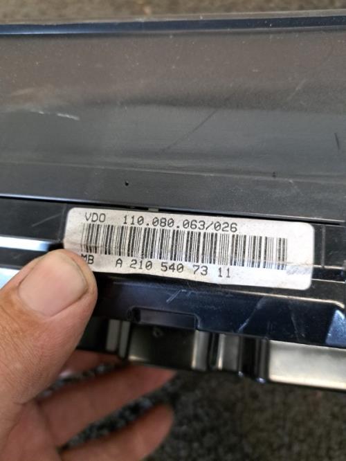 Image Compteur - MERCEDES CLASSE E 210