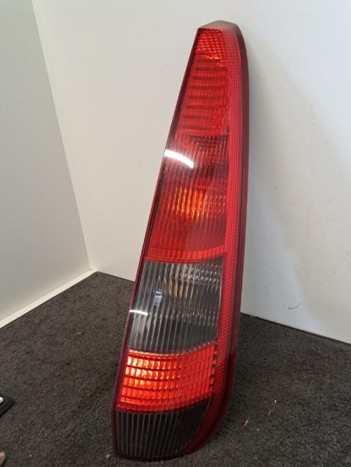Image Feu arriere principal droit (feux) - FORD FIESTA 5