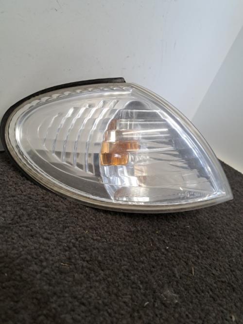 Image Optique avant secondaire droit (feux)(clignotant) - NISSAN ALMERA 2