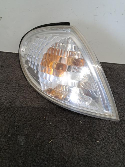 Image Optique avant secondaire droit (feux)(clignotant) - NISSAN ALMERA 2