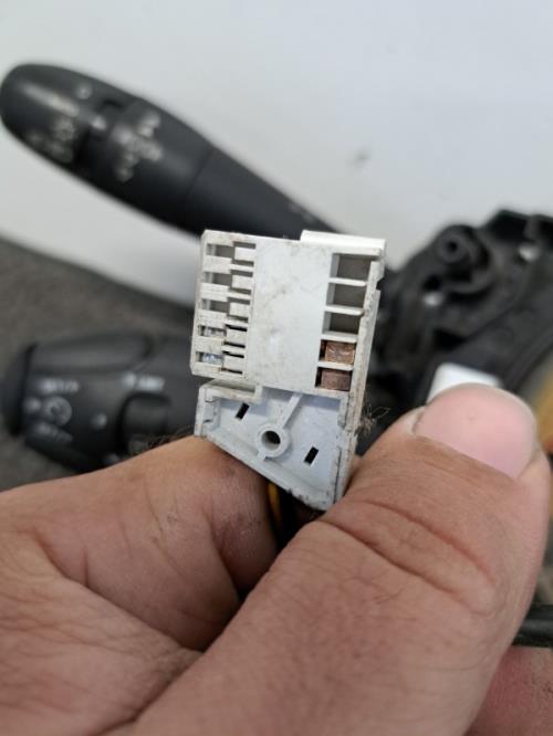 Image Com (Bloc Contacteur Tournant+Commodo Essuie Glace+Commodo Phare) - PEUGEOT 5008 1