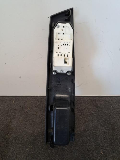 Image Interrupteur de leve vitre avant gauche - TOYOTA YARIS 3