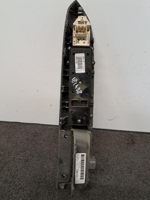 Image Interrupteur de leve vitre avant gauche - KIA SOUL 1