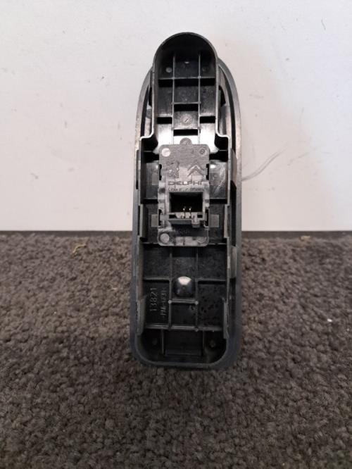 Image Interrupteur de leve vitre avant droit - PEUGEOT 308 1 SW