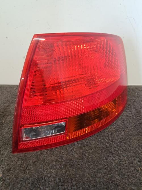 Image Feu arriere principal droit (feux) - AUDI A4 2