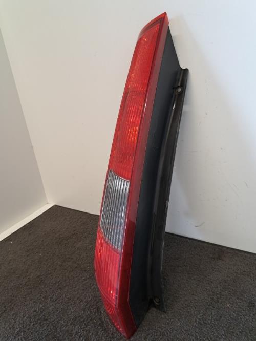 Image Feu arriere principal gauche (feux) - FORD FIESTA 1.4