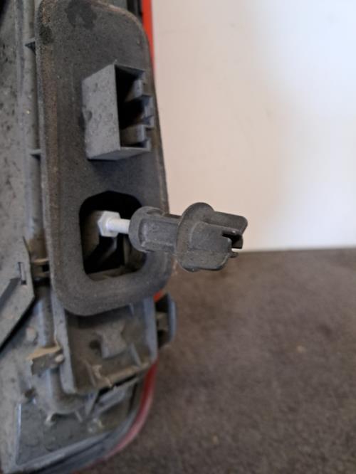 Image Feu arriere principal gauche (feux) - FORD FIESTA 1.4