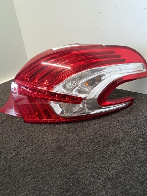 Image Feu arriere principal droit (feux) - PEUGEOT 208 1