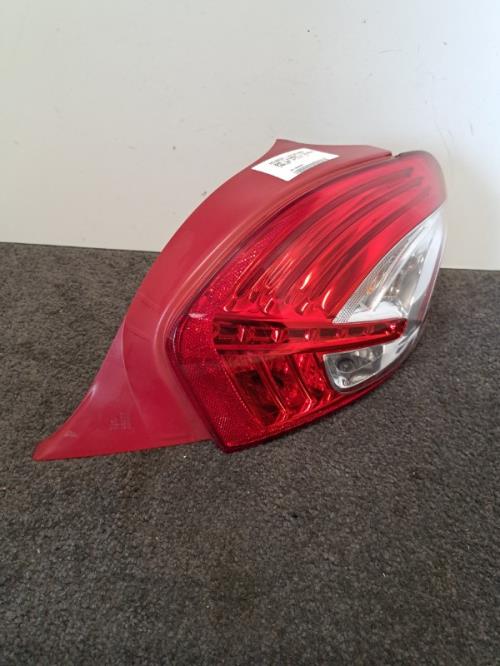 Image Feu arriere principal droit (feux) - PEUGEOT 208 1