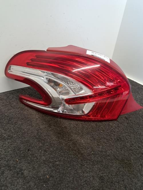 Image Feu arriere principal gauche (feux) - PEUGEOT 208 1