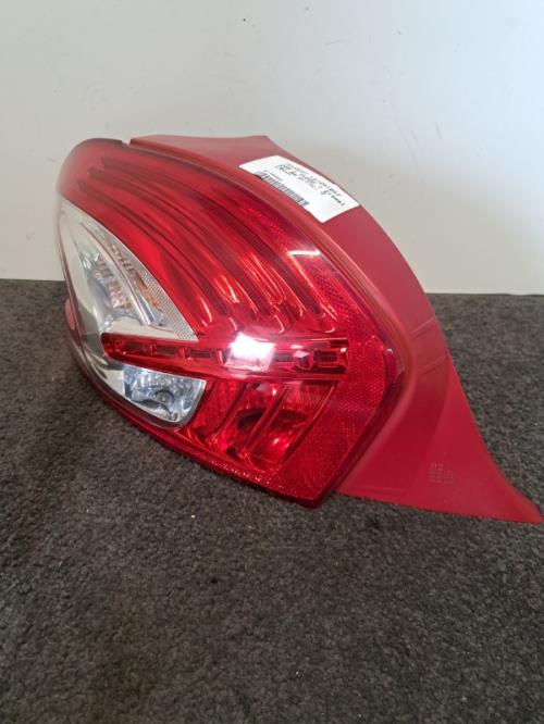 Image Feu arriere principal gauche (feux) - PEUGEOT 208 1