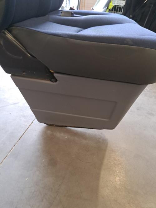 Image Siege avant droit (banquette double) - IVECO DAILY 4