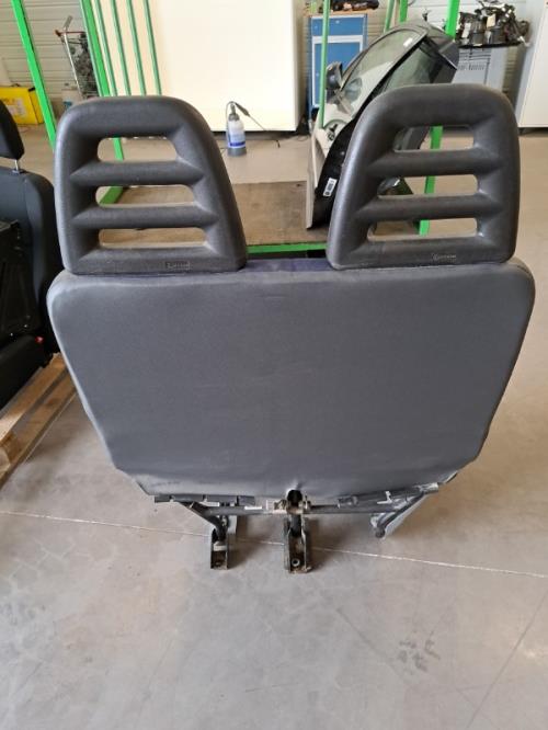 Image Siege avant droit (banquette double) - IVECO DAILY 4
