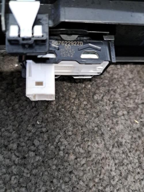 Image Interrupteur de leve vitre avant droit - PEUGEOT 308 2