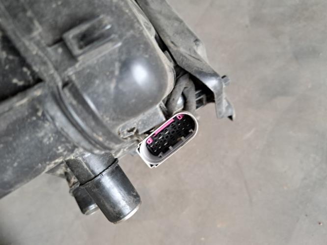 Image Reservoir - VOLKSWAGEN AMAROK