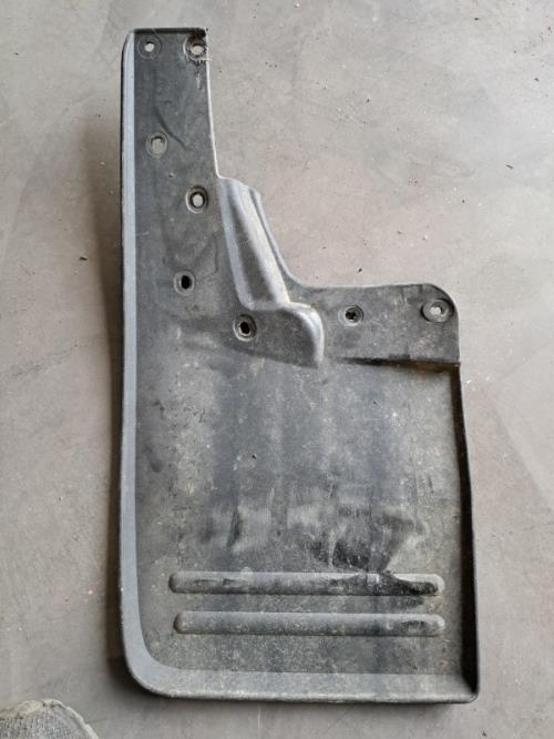Image Bavette arriere droit - VOLKSWAGEN AMAROK