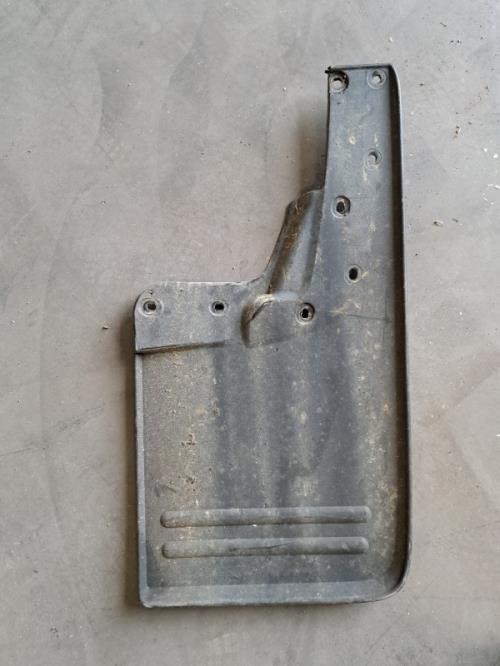 Image Bavette arriere gauche - VOLKSWAGEN AMAROK
